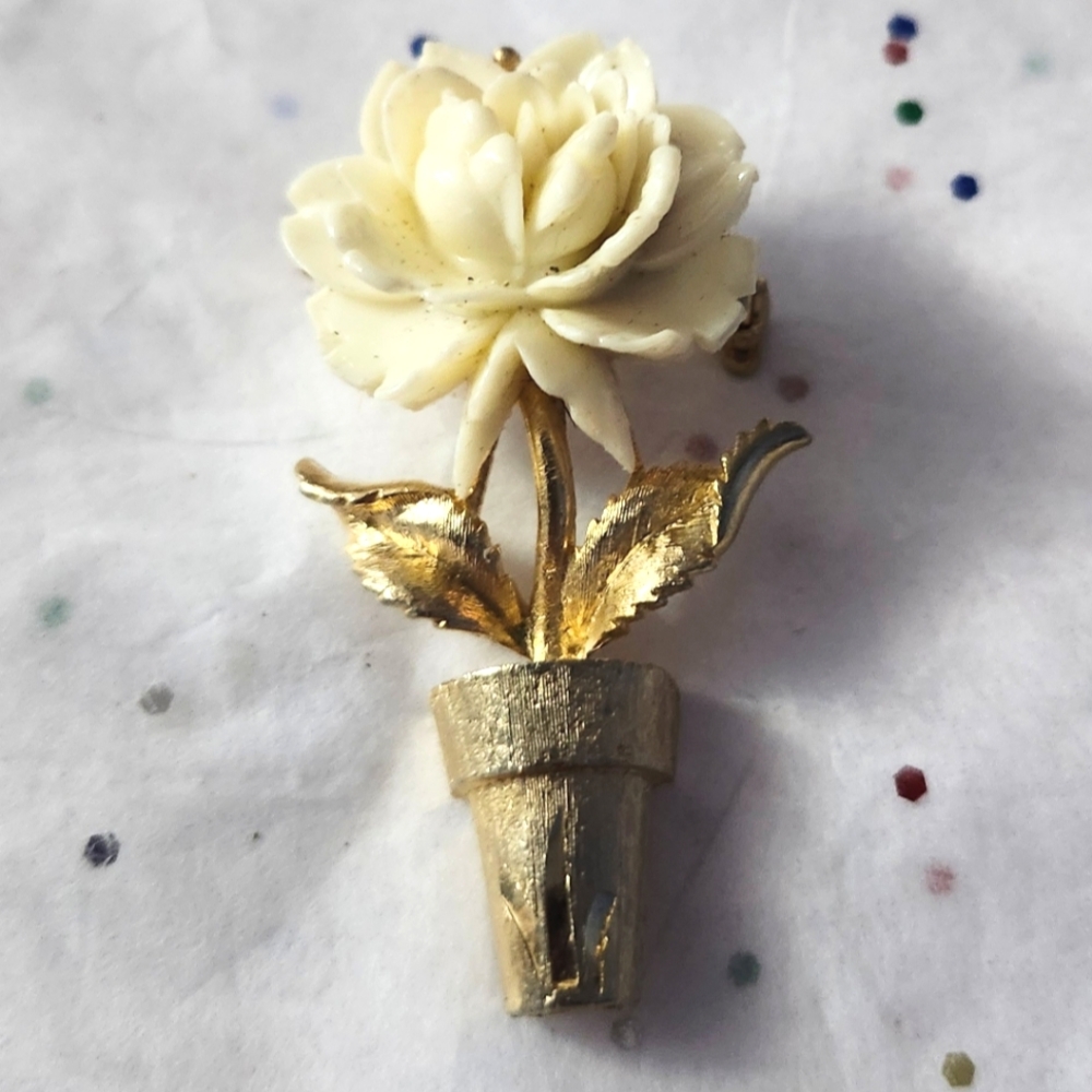 Vintage Gold and Cream Flower Pot Brooch - Elegant Women’s Jewelry